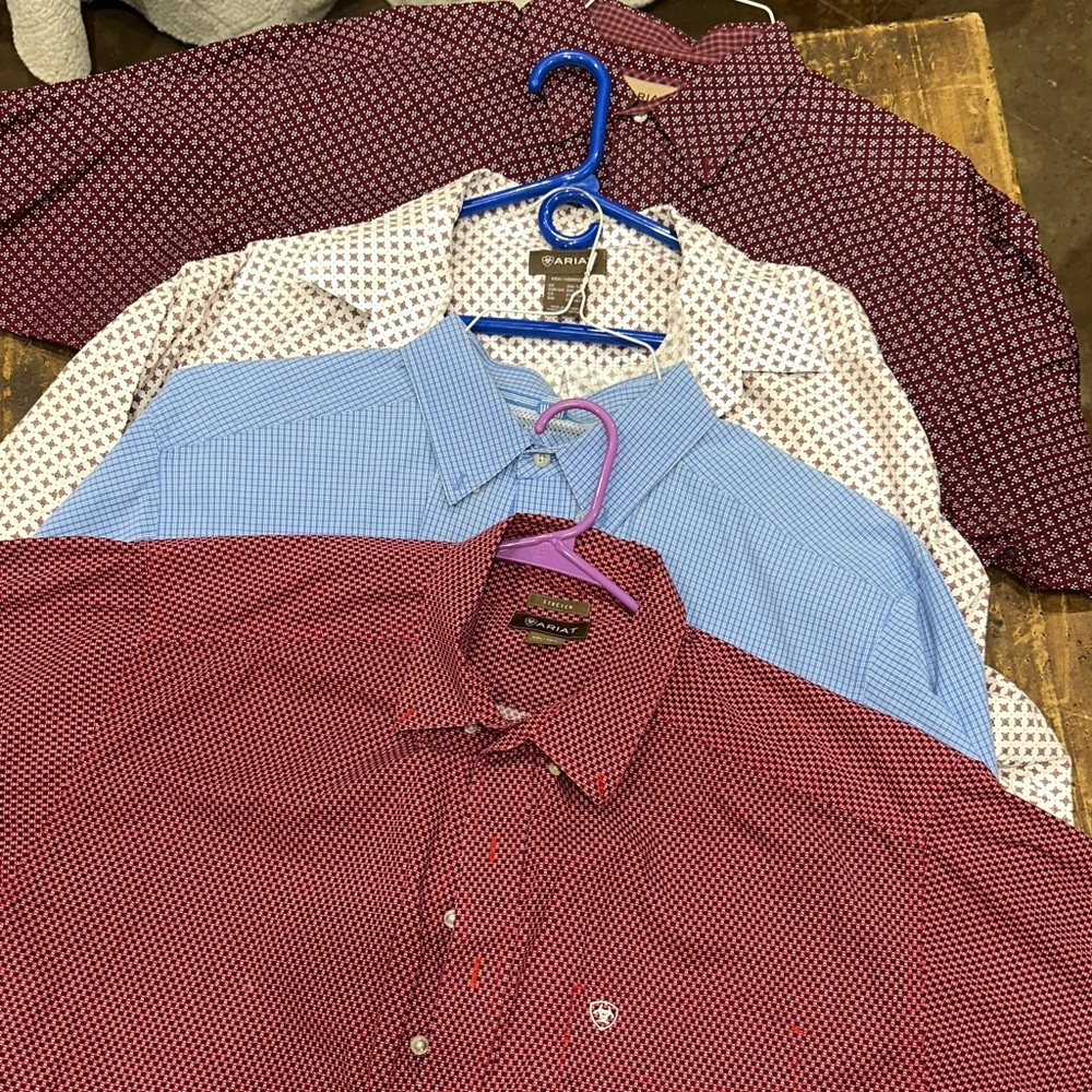 4 men’s Ariat button down shirts. One short sleeve, 3 long sleeve